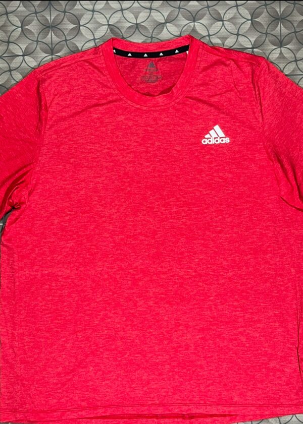 Adidas tee Talla XL - Imagen 2